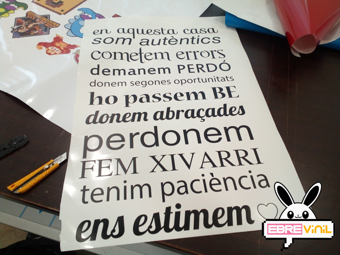 vinils de texte en català per gaudir en familia
