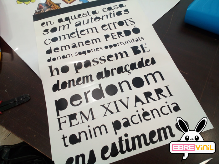 vinils decoratius amb frases i textes en català