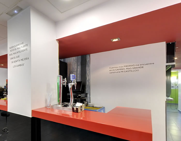 decoraci&oacute;n de interiores con vinilos adhesivos en negocios de hosteler&iacute;a