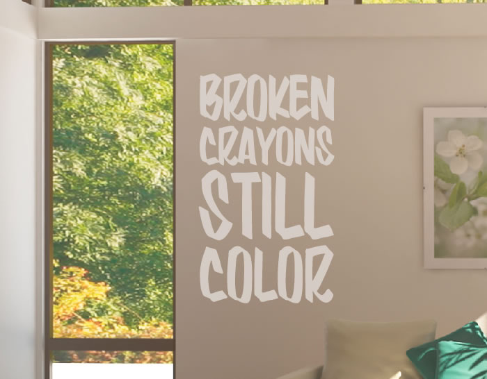 Textos en vinilos adhesivo "Broken crayons still color" 04355